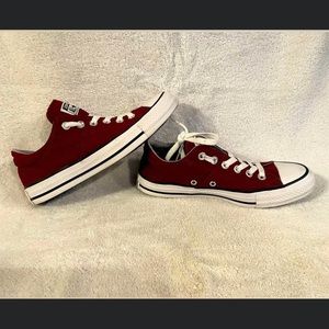 Women's burgundy converse size 7